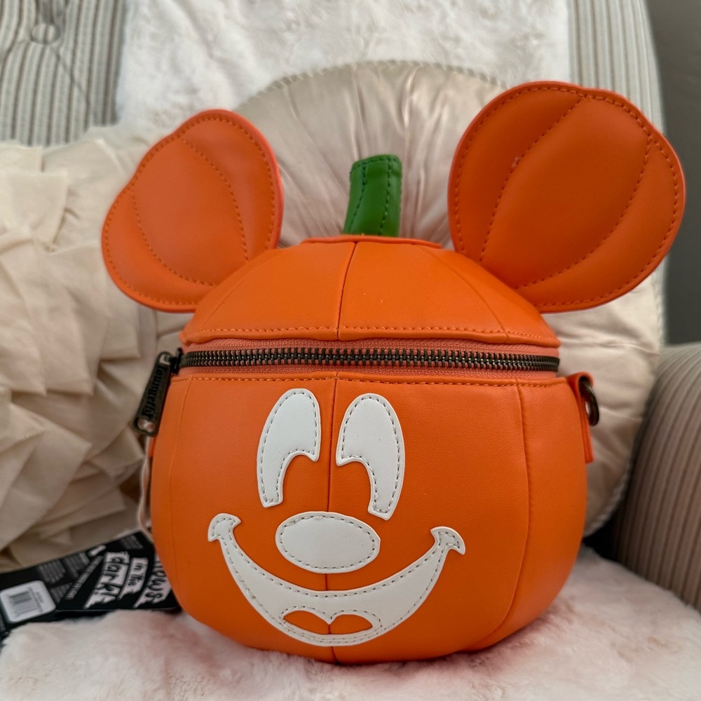 Loungefly Disney Mickey Mouse
Mick-O-Lantern Halloween
Crossbody NWT - Picture 1 of 10
